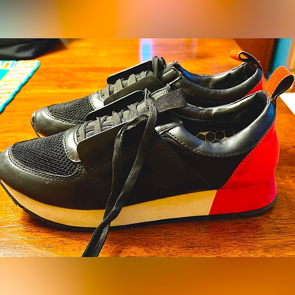 Dolce Vita Ayana - Women’s Size 7.5 - 1 inch sole - Black & Red